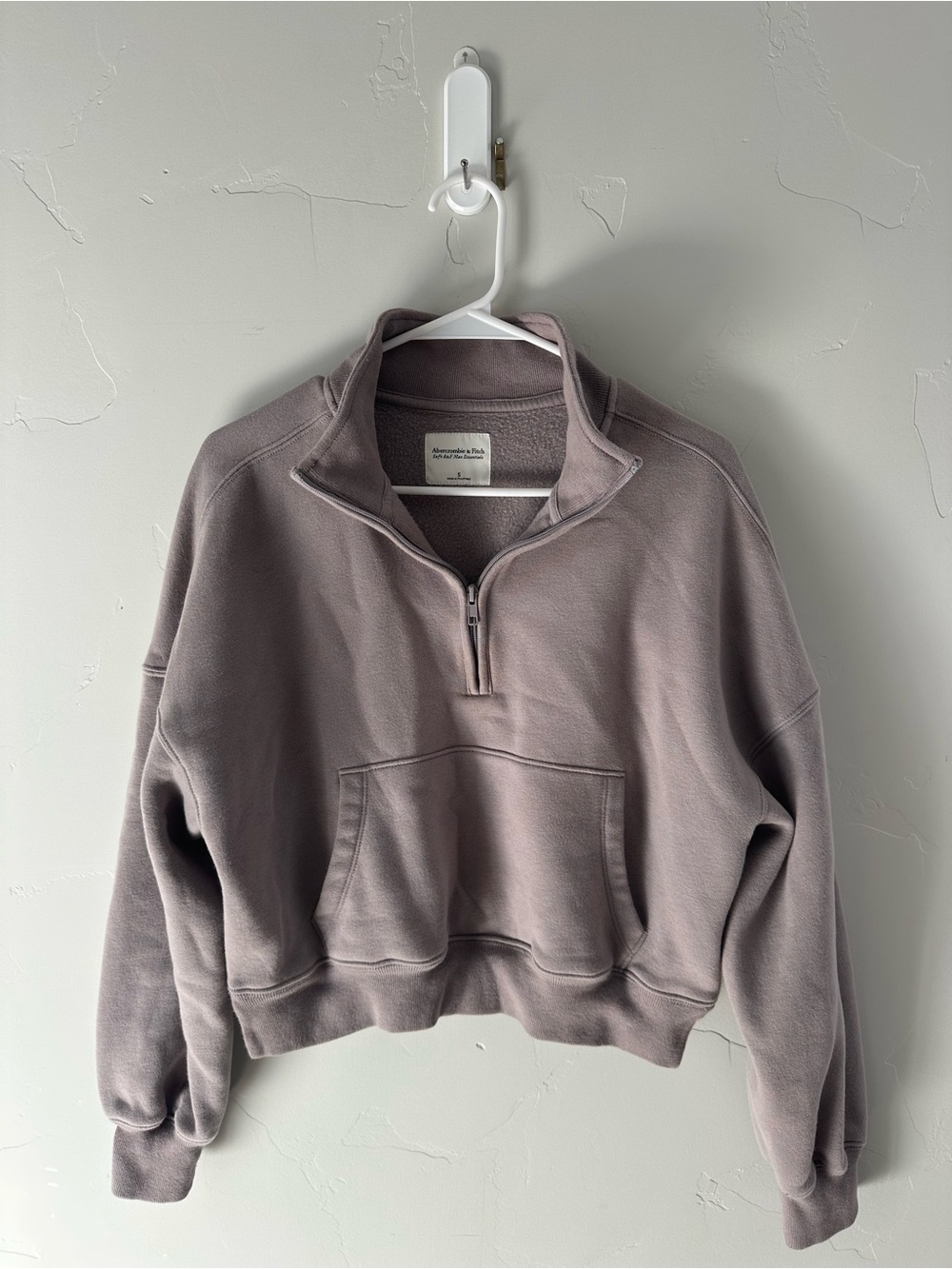 Abercrombie & Fitch Cropped Half-Zip Pullover - Mauve